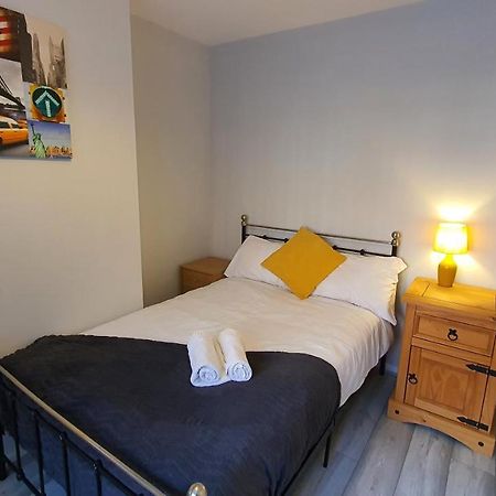 Contractors, City Centre, Parking, 3 Double Rooms, Netflix, Cosy! Coventry Exteriör bild